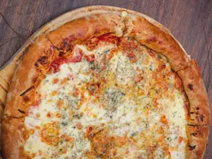 Pizza 4 quesos chica 4 porción