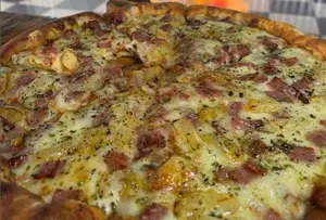 Pizza cebolla y panceta grande