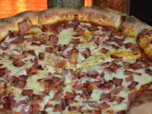 Pizza muzza y jamón chica 4p