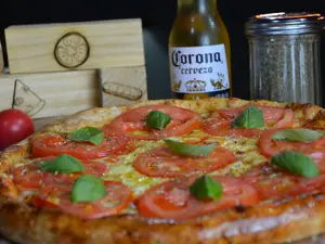 Pizza napolitana chica 4 porci