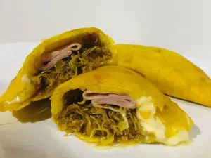 Empanada De Jamon Y Queso