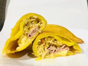 Empanada Gordon Blue