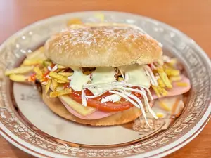 HAMBURGUESA CLASICA