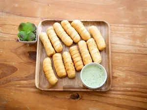 12 Tequeños + Salsa