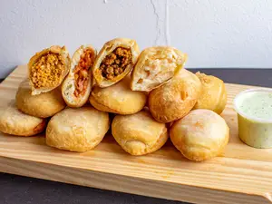 12 pastelitos surtidos + salsa