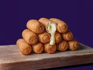 12 tequeños de queso + salsa