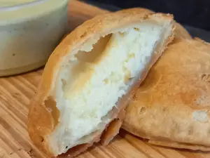 6 pastelitos 3 quesos + salsa