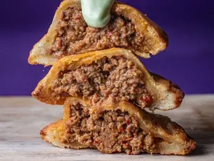 6 pastelitos de carne + salsa