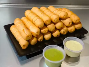 18 tequeños + 2 salsas