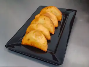 6 Mini Empanadas Surtidas
