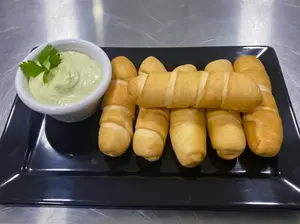 6 tequeños + 1 salsa