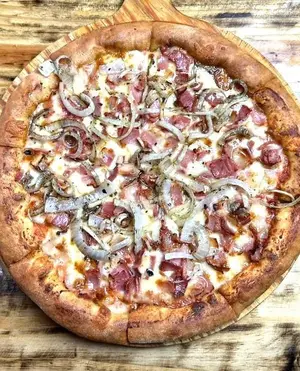 Pizza cebolla y panceta grande