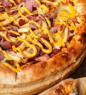 Pizza salchipapa