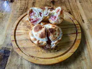 Empanada de jamón y queso