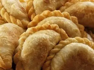 Empanada frita de carne picada