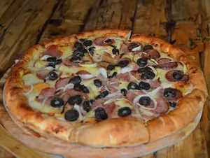 Pizza brasil calabresa grande