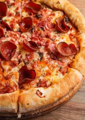 Pizza carnívora grande