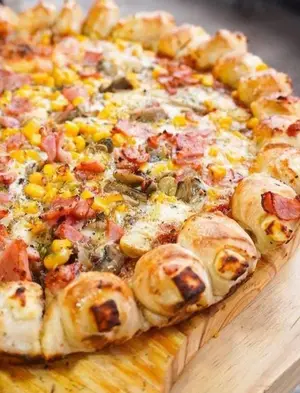 Pizza la reina gde foto refere