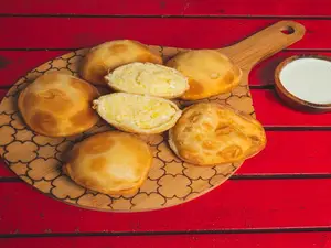 Pastel frito de papa y queso