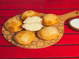Pastel frito de queso