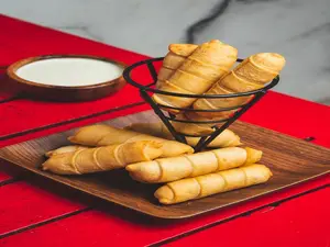 Tequeño frito de jamón y queso