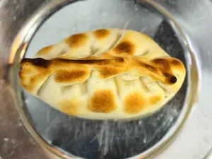 Empanada de queso y cebolla