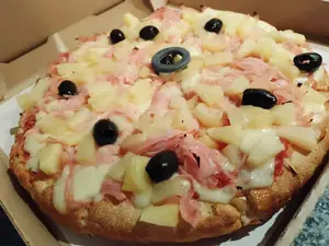 Pizza jamón y ananá