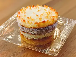 Alfajores de coco y dulce