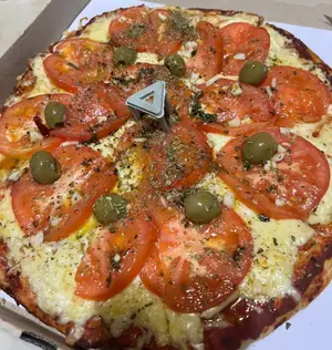 Pizza grande napolitana
