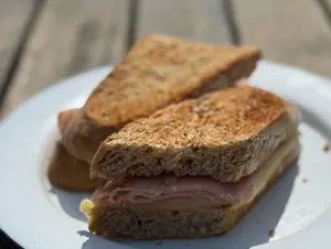 Tostado de jamón y queso