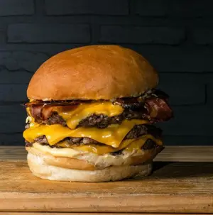 Baked bacon triple con papas