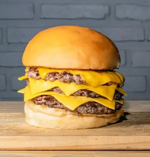 Cheeseburger triple