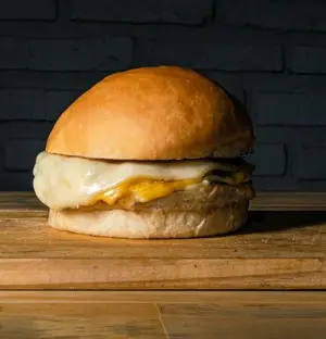 Provolone simple con papas.