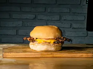 Stacker simple con papas.