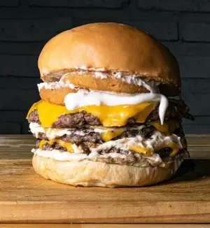 The mom triple con papas.