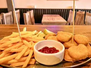 Nuggets Con Fritas Full
