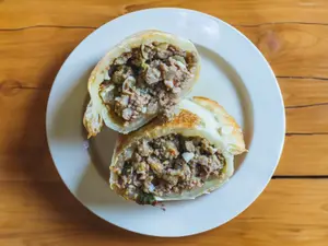 Empanada de carne picante