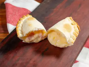 Empanada de jamón y muzzarella