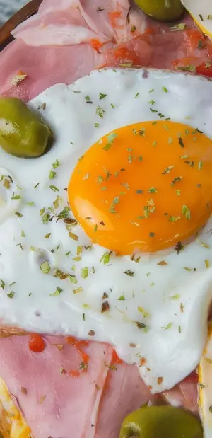 Pizza con panceta y huevo
