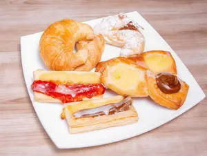 Docena de facturas surtidas