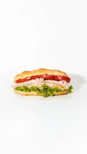 Baguetín pollo y tomate