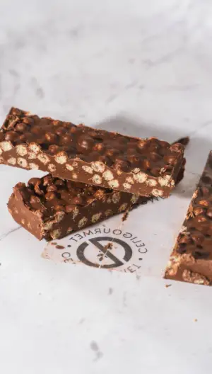Barra de quinoa pop de chocolate negro