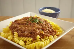 Fideos bolognesa