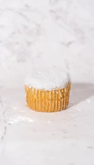 Muffin de vainilla relleno de dulce de leche