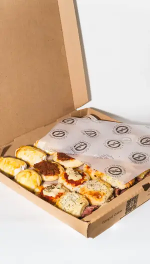 Surtido sándwiches y empanadas 20 unidades