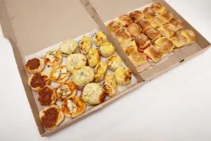 Surtido sándwiches y empanadas copetín por 40 unidades