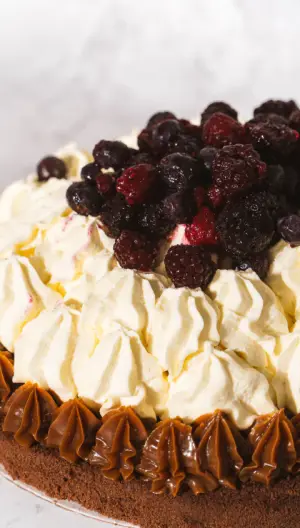 Torta Marquise Frutos Rojos (porción)