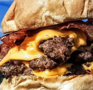 Triple cheddar y bacon