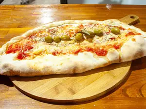 Calzone napolitano jamon muzzarella y tomate
