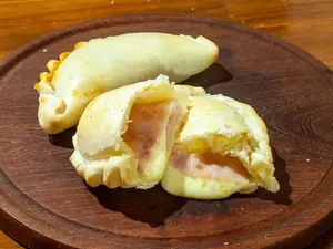 Empanada de jamón y queso